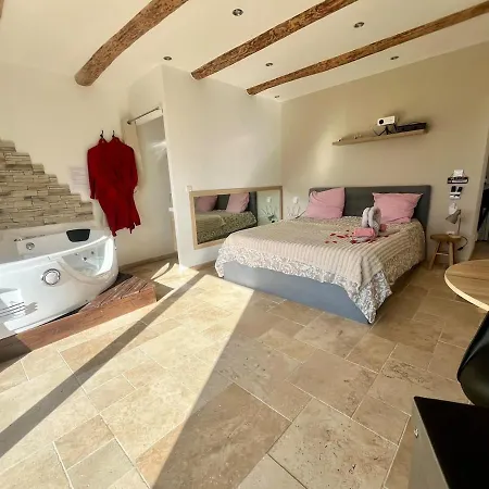 Casa de Férias De Charme Et Son Jacuzzi En Pleine Nature *