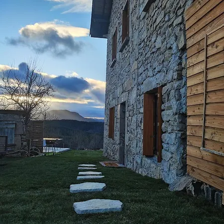 Casa de Férias De Charme Et Son Jacuzzi En Pleine Nature Beaux
