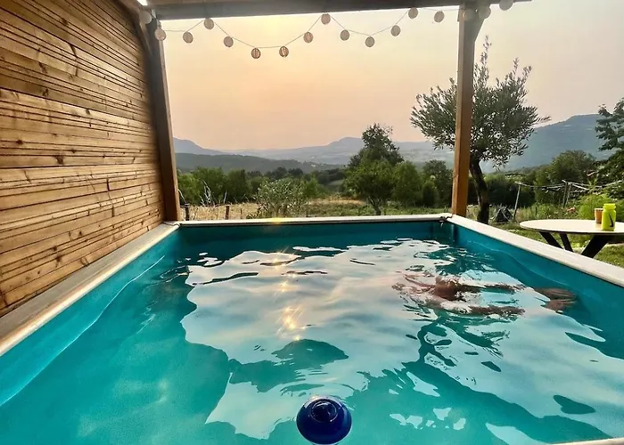 Semesterbostad De Charme Et Son Jacuzzi En Pleine Nature Beaux