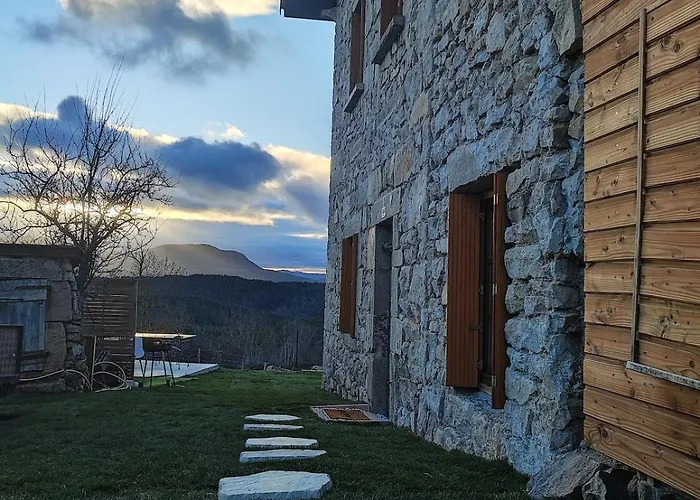 Semesterbostad De Charme Et Son Jacuzzi En Pleine Nature Beaux