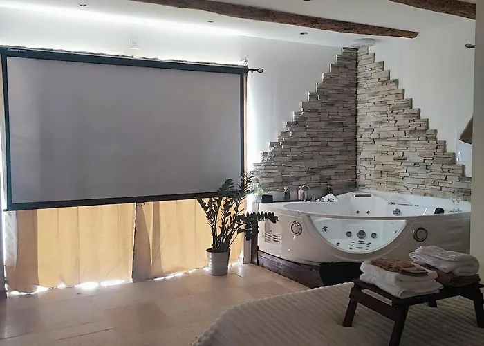 De Charme Et Son Jacuzzi En Pleine Nature Semesterbostad